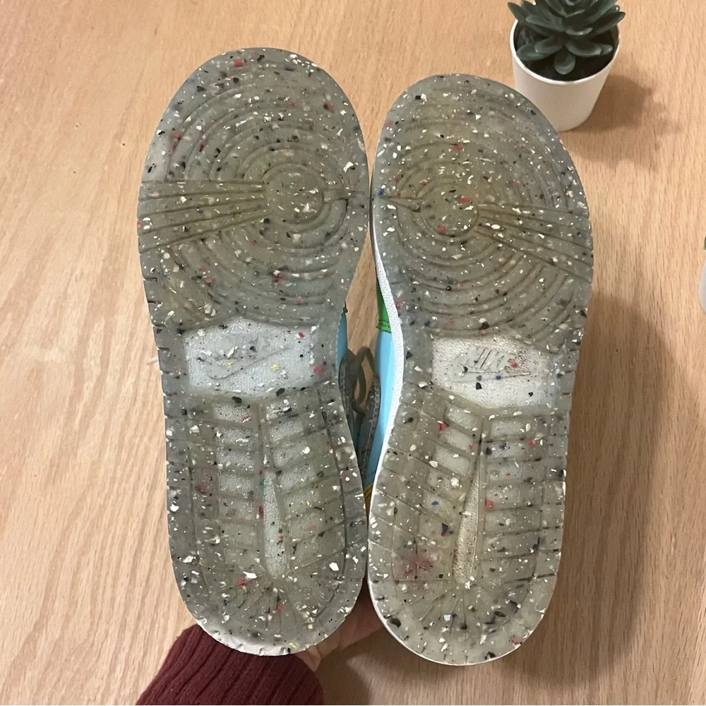 Nike Jordan Air Jordan 1 Mid SE "Recycled Grind" Sneakers - Picture 9 of 10